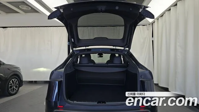 Tesla Model Y — Фото автомобиля 24