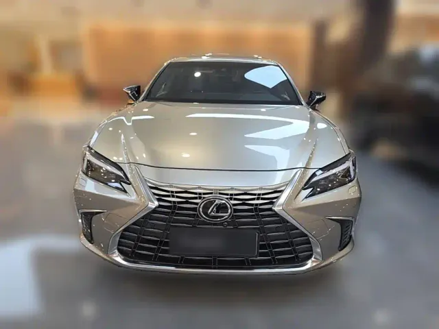 Lexus ES — Фото автомобиля 4