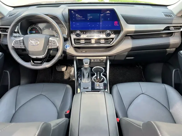 Toyota Highlander — Фото автомобиля 7