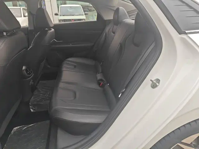 Hyundai Elantra — Фото автомобиля 16