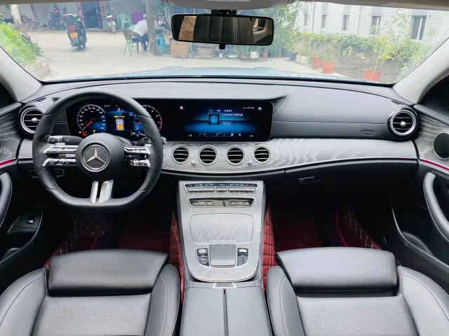 Mercedes-Benz E-Class — Фото автомобиля 14