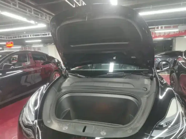 Tesla Model Y — Фото автомобиля 19
