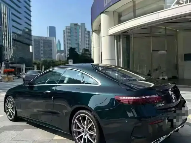 Mercedes-Benz E-Class — Фото автомобиля 3