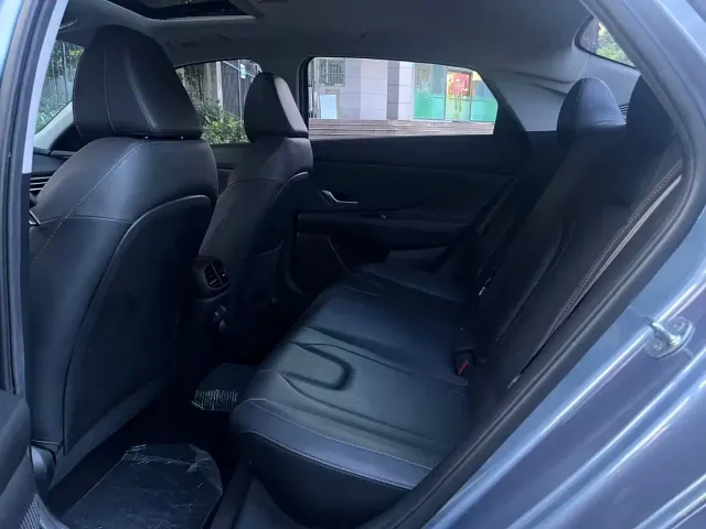 Hyundai Elantra — Фото автомобиля 14