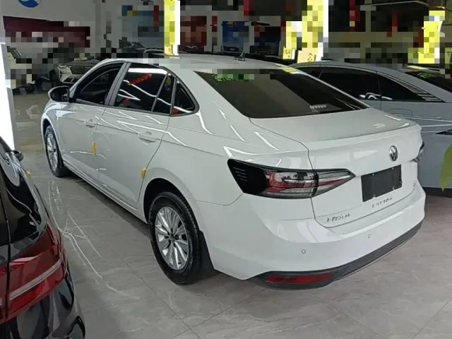 Volkswagen Lavida — Фото автомобиля 4