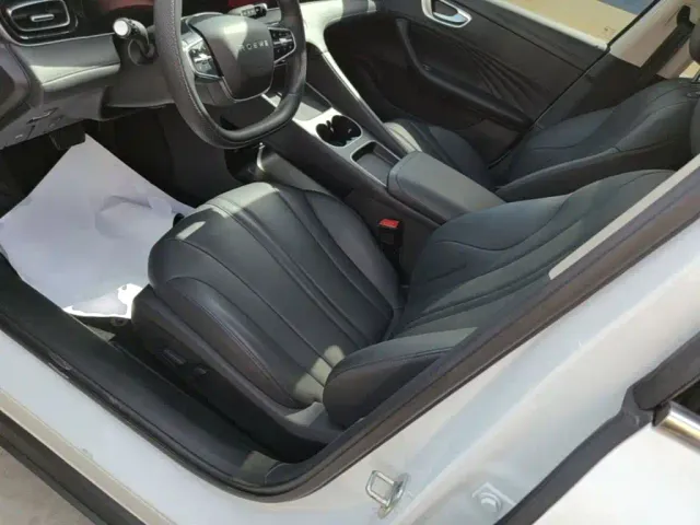Roewe D7 — Фото автомобиля 14