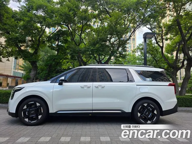 Kia Carnival Generation 4 — Фото автомобиля 2