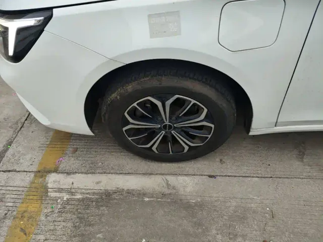 Roewe i6 MAX EV — Фото автомобиля 22
