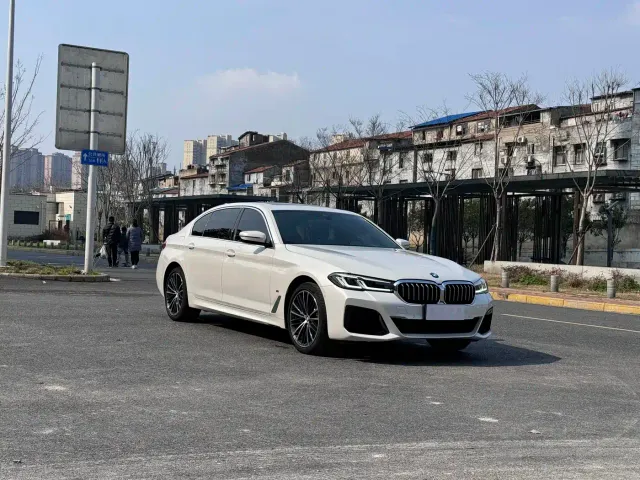 BMW 5 Series — Фото автомобиля 2