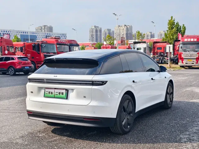 Li Auto i6 — Фото автомобиля 7