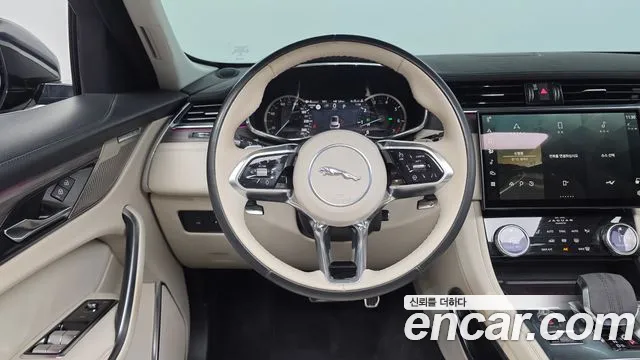 Jaguar F-Pace — Фото автомобиля 13