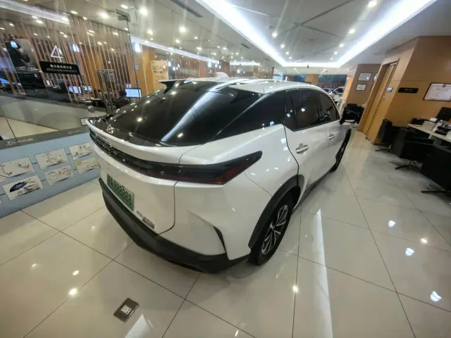 Lexus RZ — Фото автомобиля 11