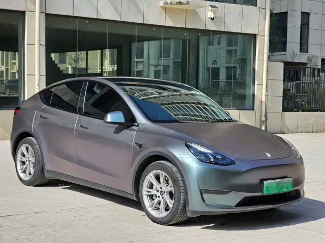 Tesla Model Y — Фото автомобиля 3