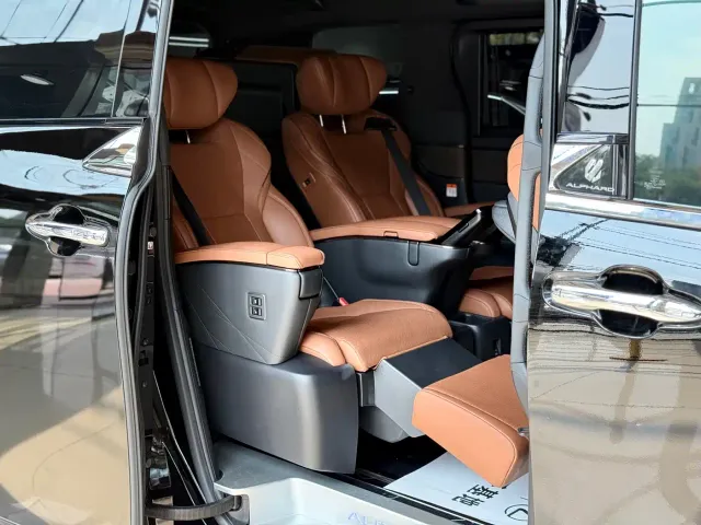 Toyota Alphard — Фото автомобиля 17