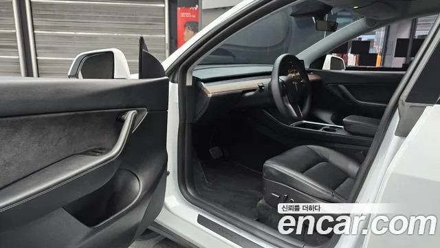 Tesla Model Y — Фото автомобиля 8