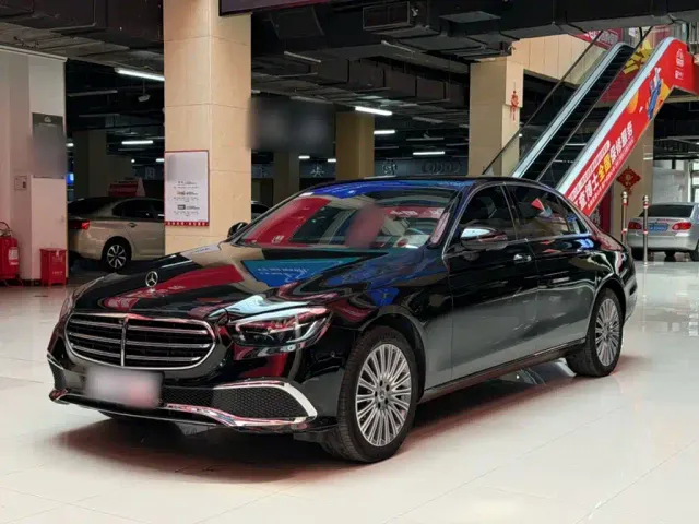 Фотография автомобиля — Mercedes-Benz E-Class