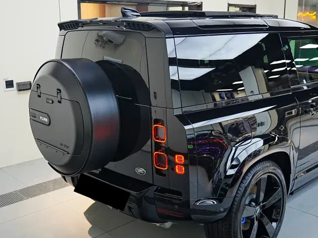 Land Rover Defender — Фото автомобиля 5