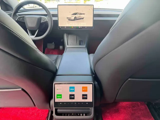 Tesla Model 3 — Фото автомобиля 6