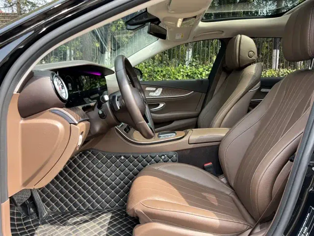 Mercedes-Benz E-Class — Фото автомобиля 6