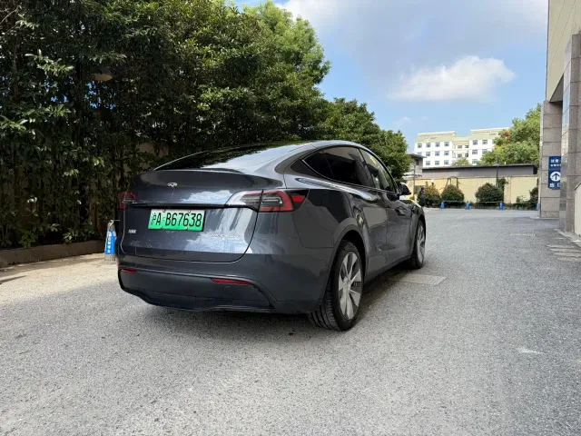 Tesla Model Y — Фото автомобиля 7