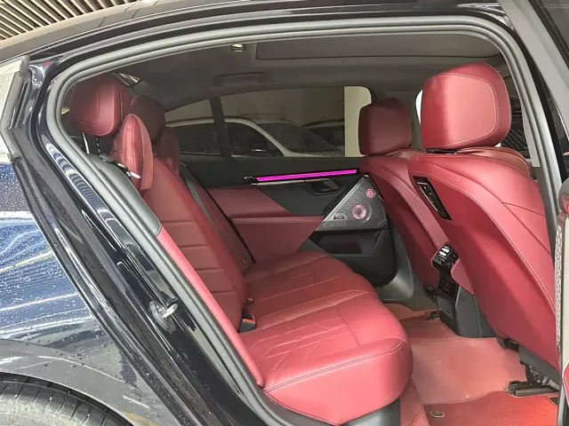 BMW 5 Series — Фото автомобиля 10