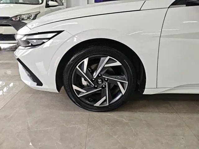 Hyundai Elantra — Фото автомобиля 22