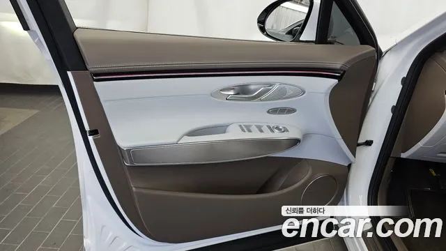 Genesis GV70 — Фото автомобиля 13