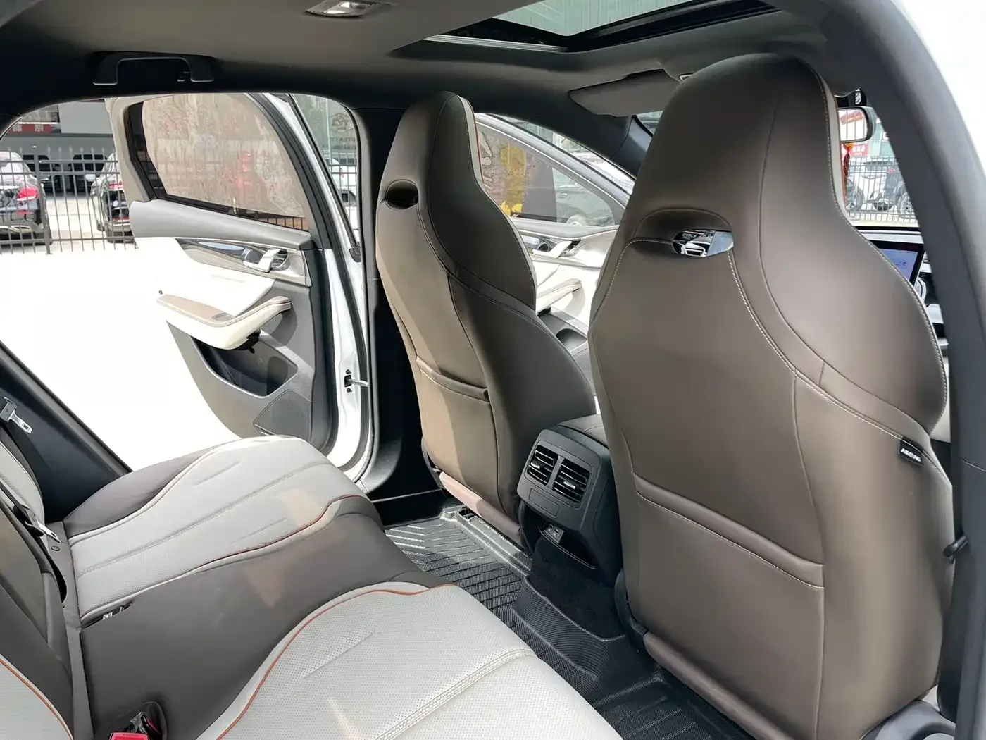BYD Qin PLUS 2024 Glory Edition EV 420KM Leading — Фото автомобиля 12