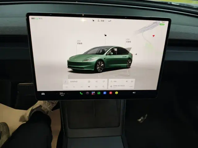 Tesla Model 3 — Фото автомобиля 12