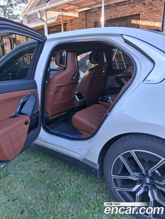 BMW 7 Series G70 — Фото автомобиля 3