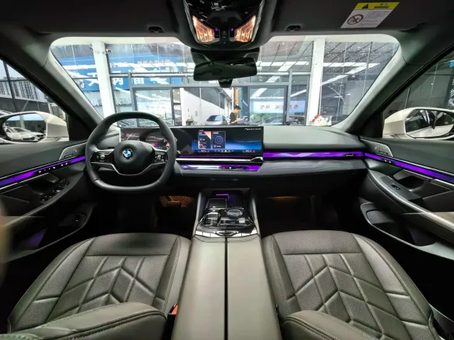 BMW 5 Series — Фото автомобиля 17