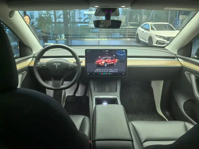Tesla Model Y — Фото автомобиля 7