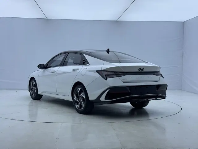 Hyundai Elantra — Фото автомобиля 6