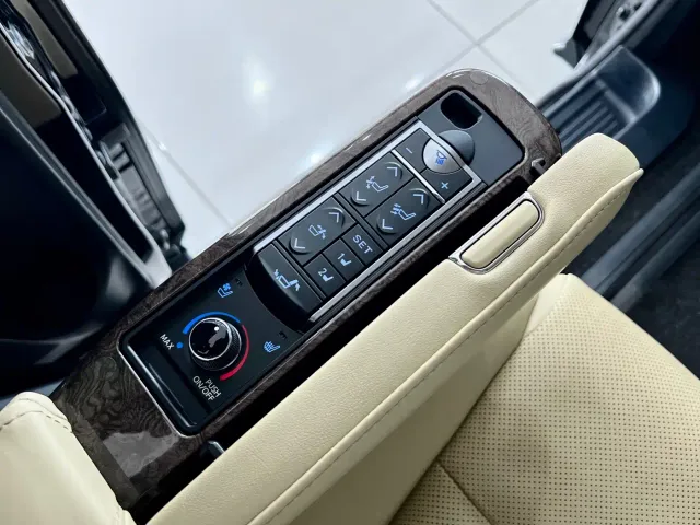 Toyota Alphard — Фото автомобиля 21
