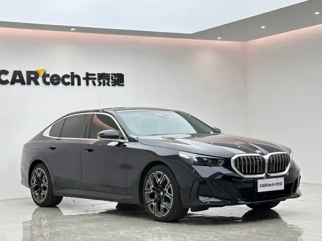 BMW 5 Series — Фото автомобиля 6