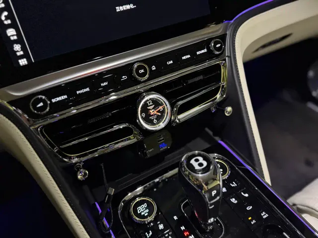 Bentley Flying Spur — Фото автомобиля 6