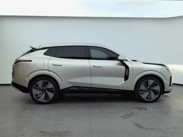 Lynk & Co 08 EM-P — Фото автомобиля 10
