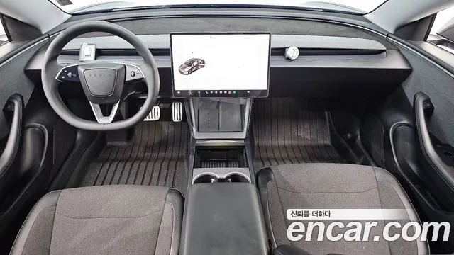 Tesla Model 3 — Фото автомобиля 10