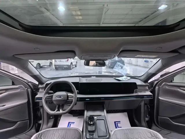 Ford Edge — Фото автомобиля 10