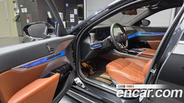 BMW i7 G70 — Фото автомобиля 15