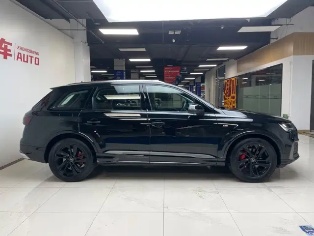 Audi Q7 — Фото автомобиля 3