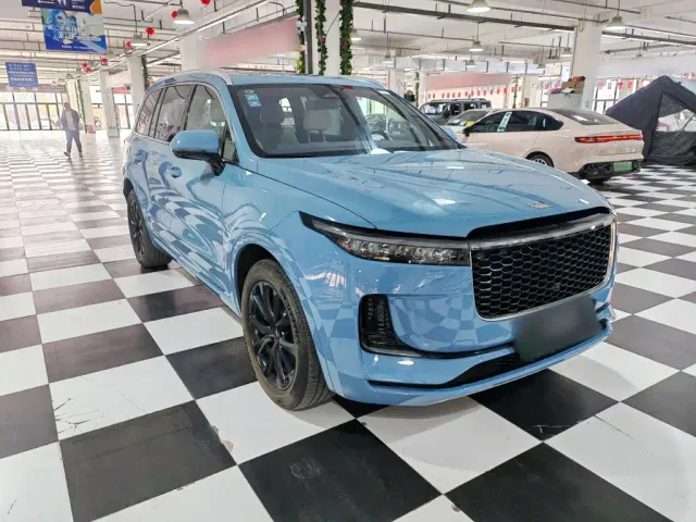 Li Auto ONE — Фото автомобиля 5