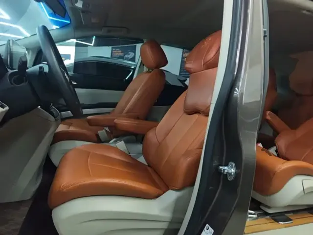 Buick Buick GL8 2023 Model Land Business Class Comfort — Фото автомобиля 10