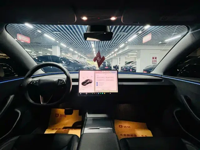 Tesla Model 3 — Фото автомобиля 8