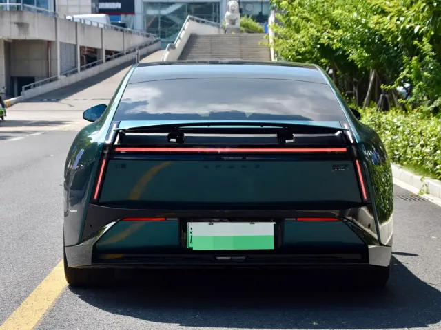 Xpeng P7 — Фото автомобиля 5