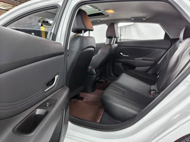Hyundai Elantra — Фото автомобиля 13
