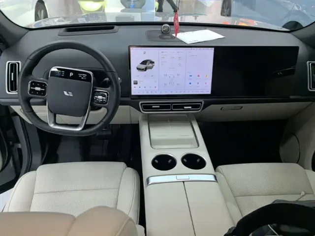 Li Auto L7 — Фото автомобиля 9
