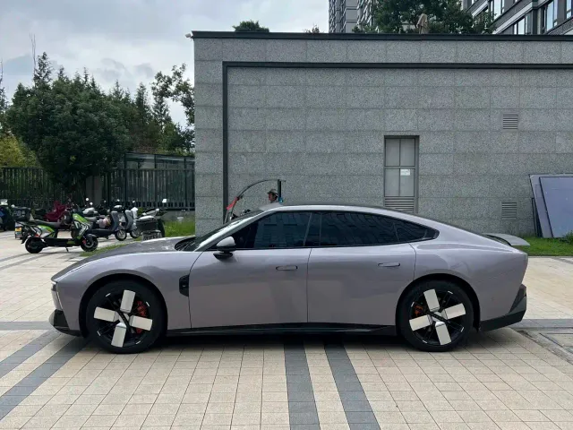 Xpeng P7 — Фото автомобиля 3