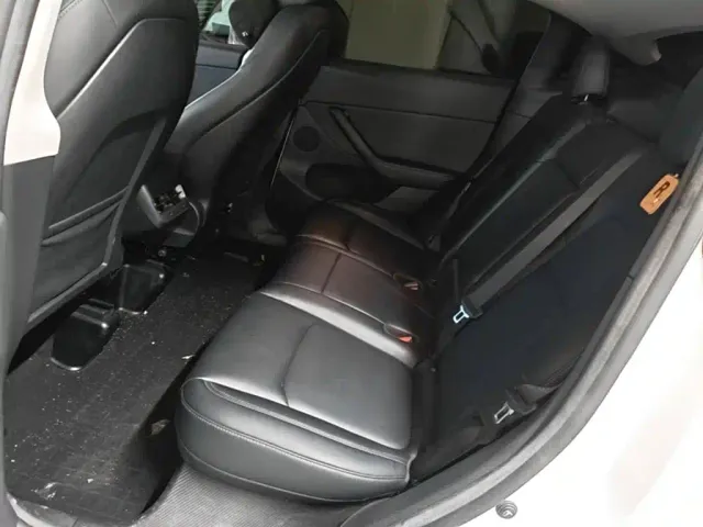 Tesla Model Y — Фото автомобиля 16