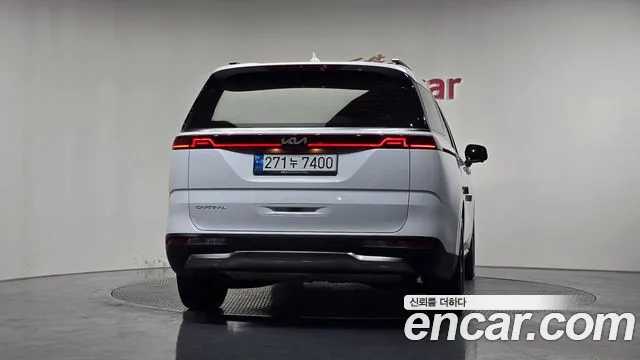 Kia Canival — Фото автомобиля 4